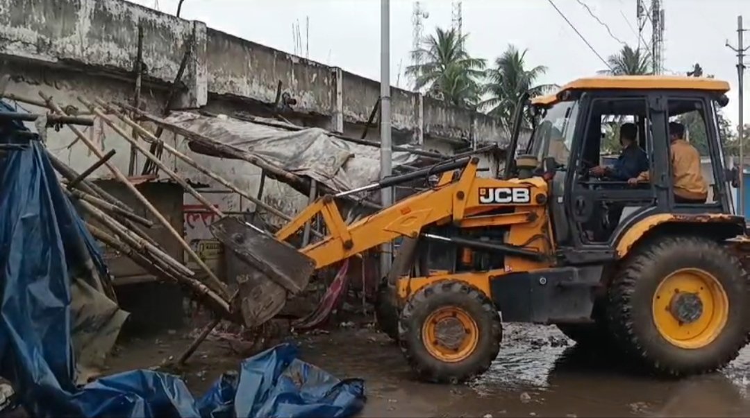 KORBA:JCB चलने से अतिक्रमणकारियों को सताने लगा बुलडोजर का भय