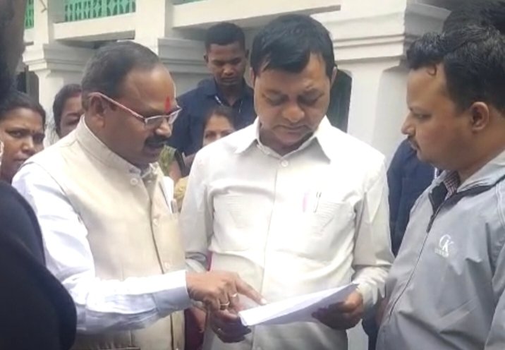 श्रम मंत्री से मिलकर SECLमें अप्रेंटिसों को रोजगार दिलाने सौंपा ज्ञापन