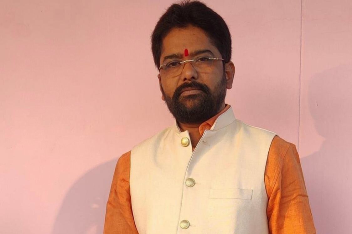 नक्सलियों ने की BJP नेता की हत्या,परिवार के सामने धारदार हथियार से हमला