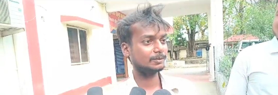 KORBA में गुण्डागर्दी:वसूली के लिए चालकों से मारपीट, लूटपाट,राखड़ गाड़ियों में तोड़फोड़,देखें वीडियो