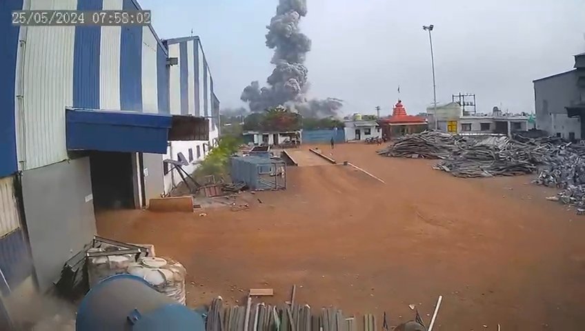 बारूद फैक्ट्री में विस्फोट का video सामने आया,दहल जाएगा आपका भी कलेजा…