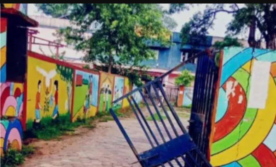 आत्मानंद स्कूल में घुस गए हाथी,वन अमले ने खदेड़ा