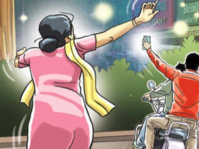 आंगनबाड़ी कार्यकर्ता से राह चलते लूट, किसान के सामने ले भागे बाइक