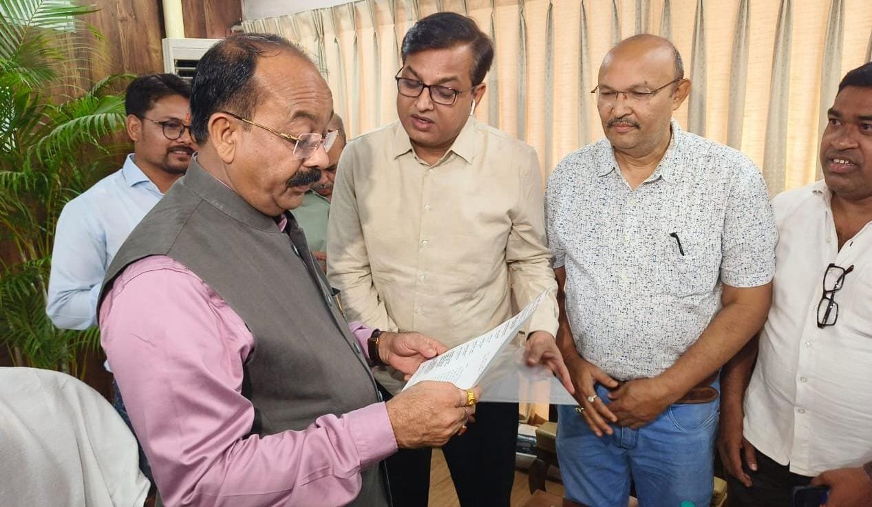 CG:पत्रकारों की कार में गांजा रखवाया TI ने, हटाए गए