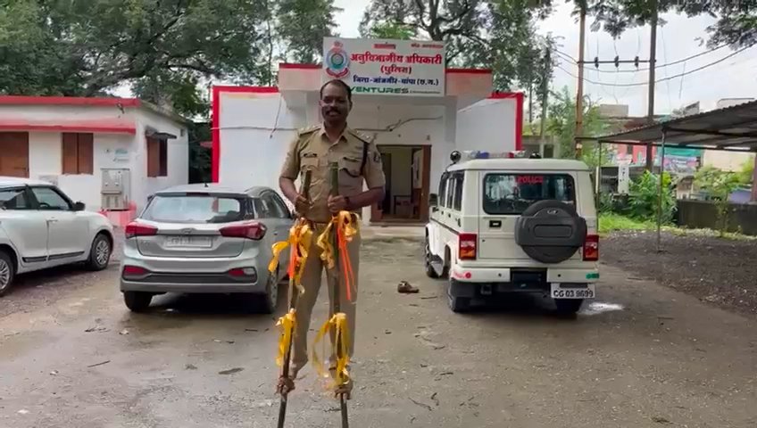 पुलिस की खूब मनी हरेली:SDOP गेड़ी चढ़े,नारियल फेंक में दम दिखाया अधिकारी व कर्मियों ने…video